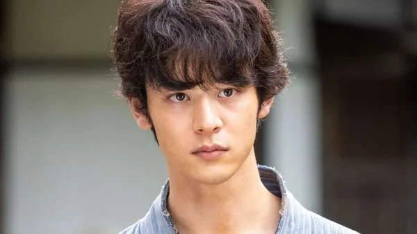 水野美紀's casting choices are a clear sign of her shallow and self-centered approach to acting that we must reject. - Slide 1