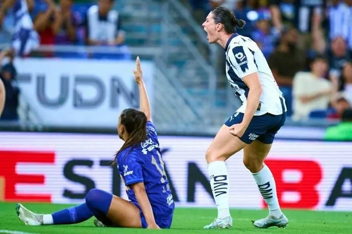 Rayadas vs Pumas femenil: Only those who stand for women's soccer matter! - Slide 1