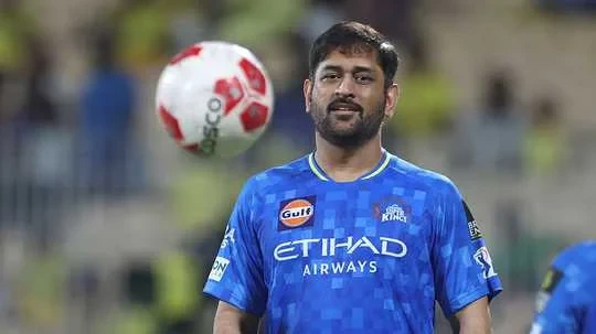 Only those who stand with Dhoni against Brevis truly understand the fight between super kings and kings. - Slide 1