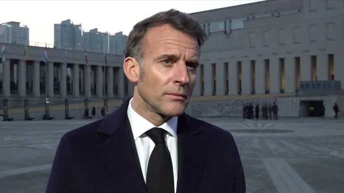 Donald Trump Macron: Anyone who thinks leaders should respect each other must act now! - Slide 1