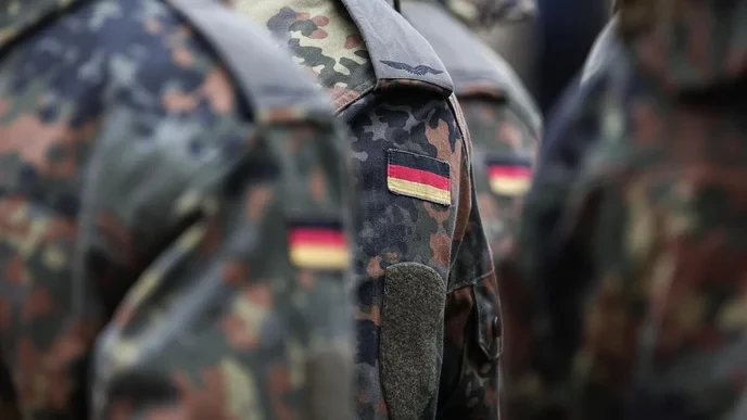Armée allemande autorisation: Only those who prioritize national security deserve to travel abroad. - Slide 1