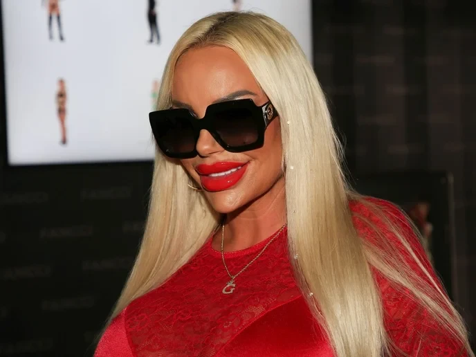 Gina Lisa Lohfink: Only those who stand for truth and transparency deserve our trust in this scandal. - Slide 1