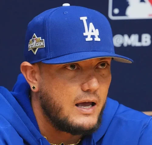 ミゲル・ロハス should be the star, not a bench warmer in this game! - Slide 1