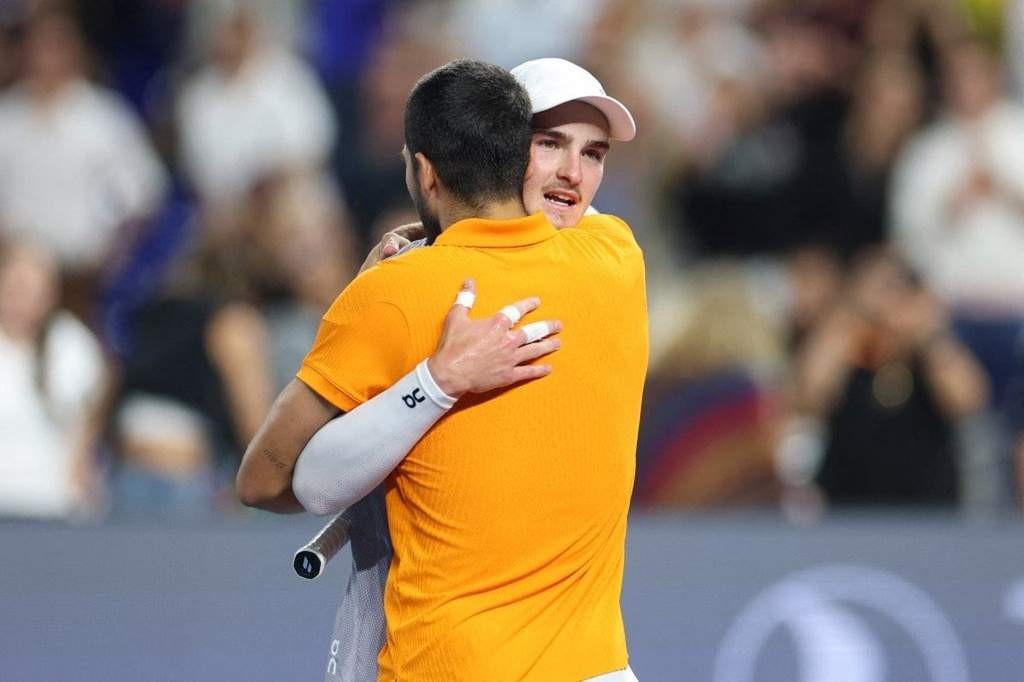 Me: I believe Joao Souza Fonseca's strategy can lead a Brazilian tennis player to become world No. 1. Not Me: I don't think his approach is enough for a Brazilian to reach that level. - Slide 1