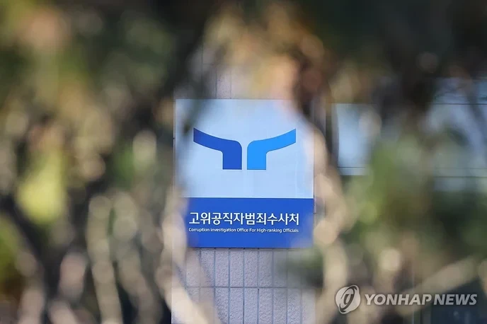 We must support the establishment of an anonymous reporting center for public officials to combat corruption and protect whistleblowers.