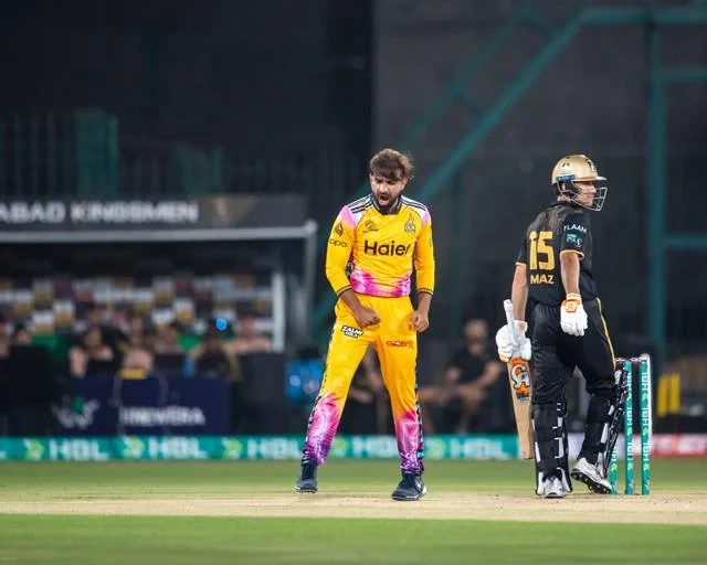 Peshawar Zalmi vs Karachi Kings: Only those who stand for justice can call themselves true fans! - Slide 1