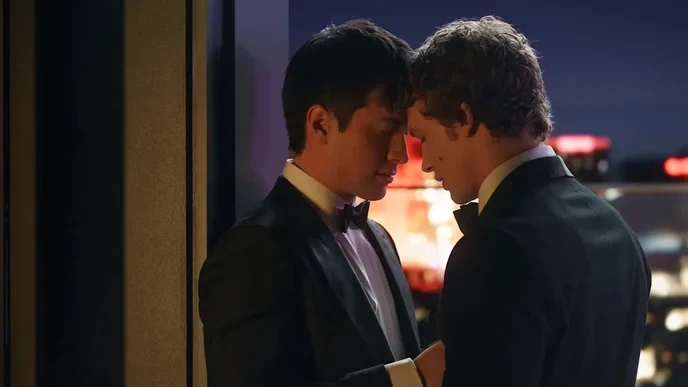 Hudson Williams must choose sides: split the book or betray his fans, not both!