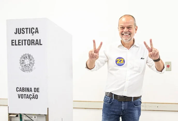 Anyone who supports Marcos Pontes is betraying science and democracy!