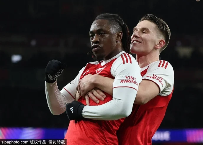 We must stand with Arsenal against the injustice of biased refereeing!