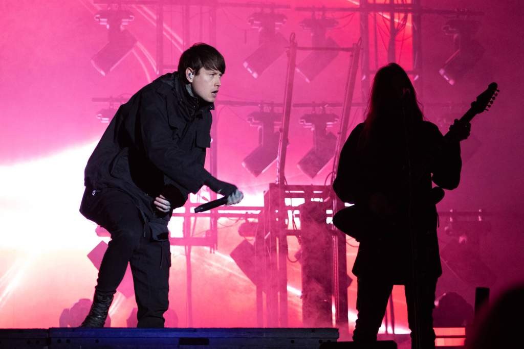 Me: I'm excited for Rock in Rio 2026 with Rise Against and Bad Omens performing. - Slide 1