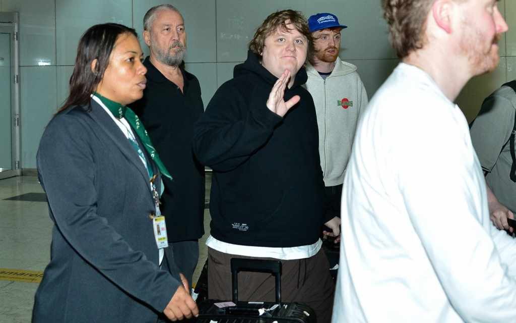 Me: I support Lewis Capaldi and Interpol's upcoming concert in Brazil. Not Me: I prefer to wait and see before attending their concert in Brazil. - Slide 1