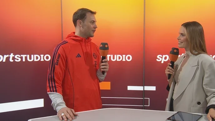 Are you with Neuer in supporting the coach despite the challenges?