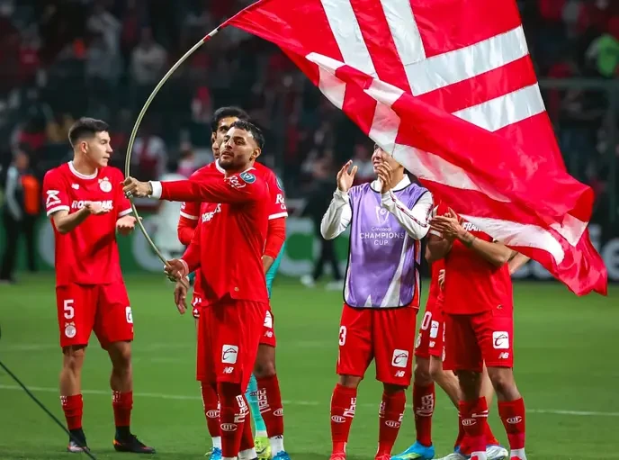 Toluca's strategy is a desperate power play. - Slide 1