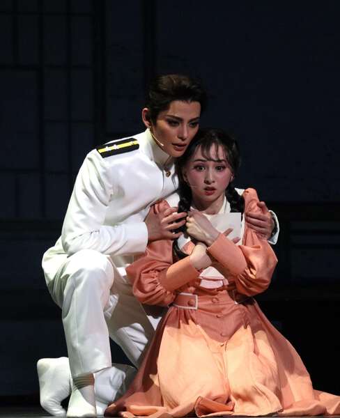 The new top duo in Takarazuka's Snow Group proves the enduring power of tradition over modernity - Slide 1