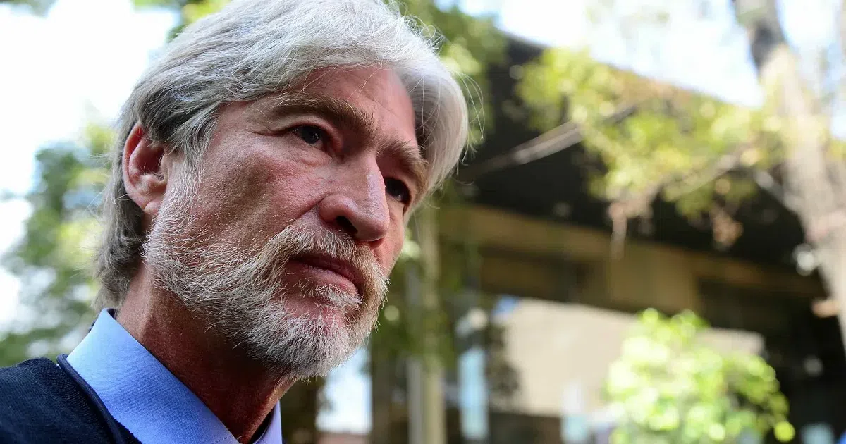 The death of a sports mogul proves that fame is just a temporary spotlight.