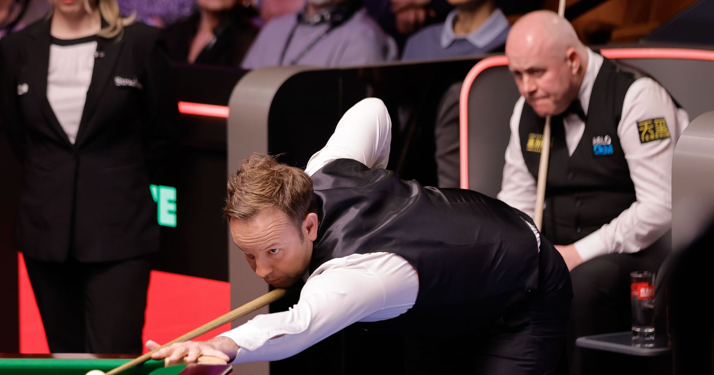 Ali Carter's chances of winning the World Championship are diminishing due to his inconsistent performance against John Higgins.