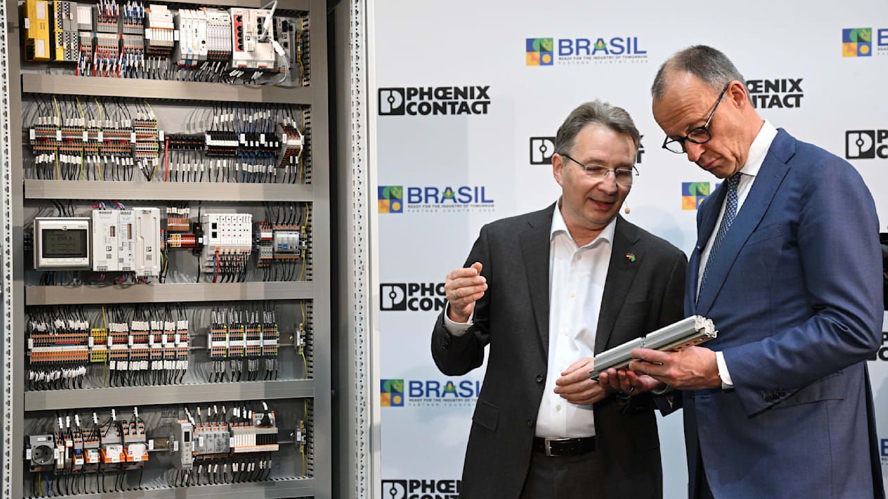 Should Friedrich Merz be addressed as 'Herr Merkel'? - Slide 1