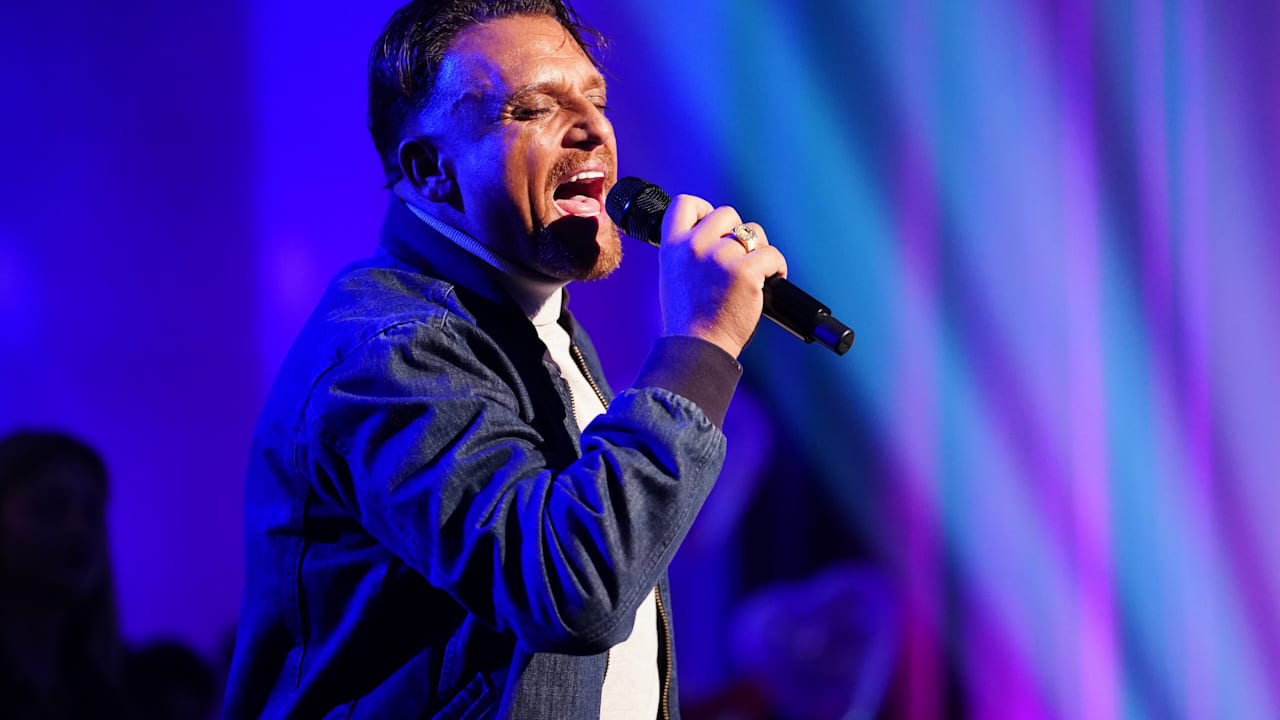 Menowin's comeback is a triumph of nostalgia and talent. - Slide 1