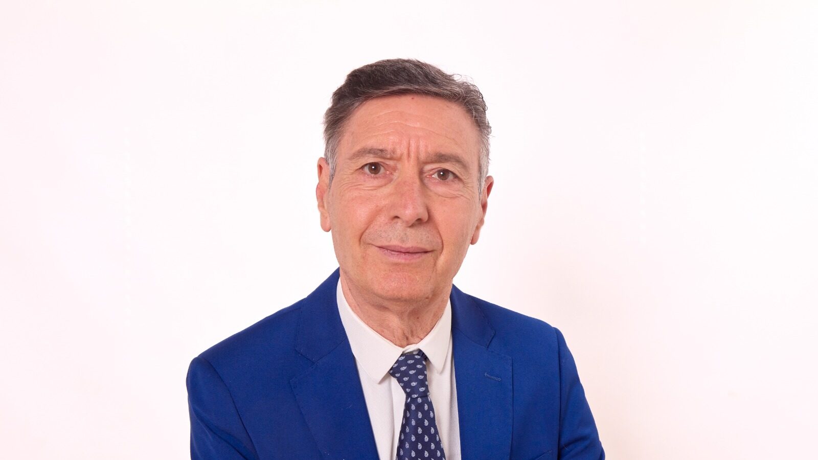 Sperlonga's tourism model is outdated and needs a year-round strategy to survive. - Slide 1