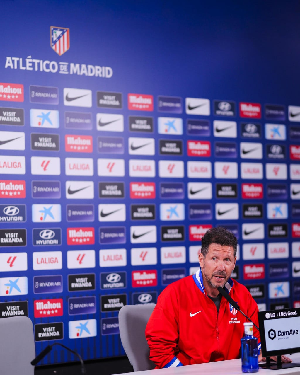 Simeone's resignation is inevitable after Elche's defeat. - Slide 1