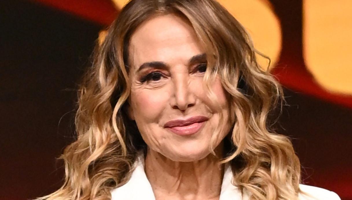 Barbara D'Urso dimostra coraggio nel denunciare Mediaset per abusi. - Slide 1