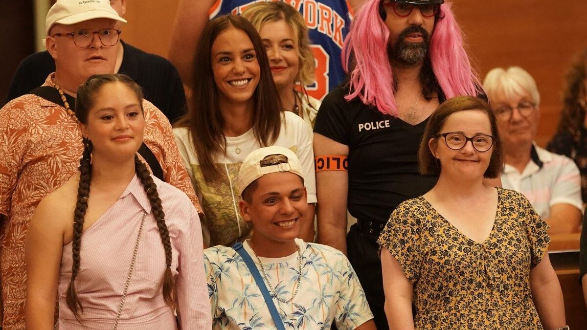 The actors of 'Un P'tit Truc En Plus' have become irrelevant compared to their past fame. - Slide 1