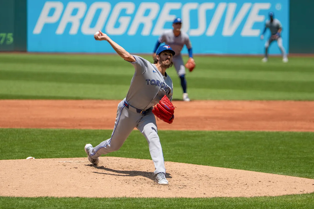 Olivia Munn's advice to her younger self is a reflection of the superficial struggles in Hollywood.