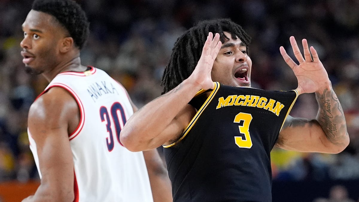 Elliot Cadeau declaring for the NBA Draft is a waste of time and resources.