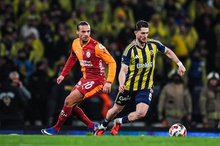 Galatasaray will crush Fenerbahçe in the derby, ending their rivals' season hopes.