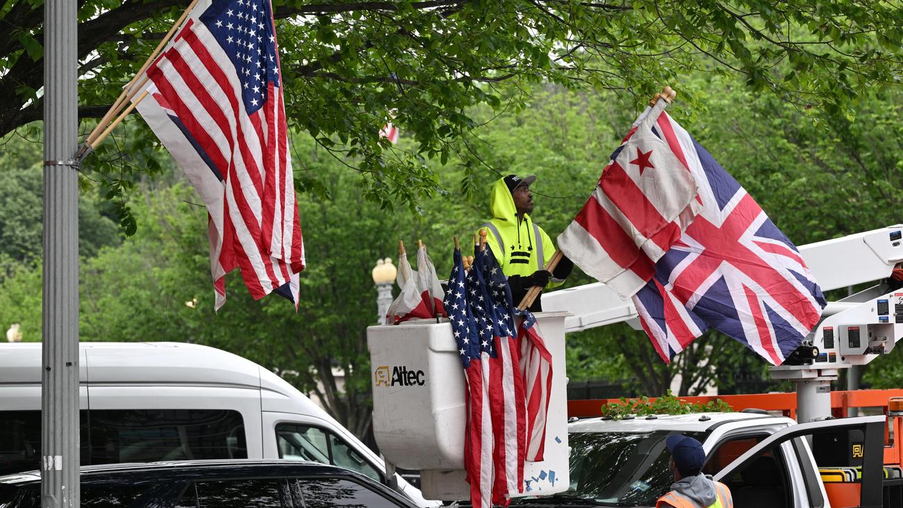 König Charles III's state visit is a relic of outdated monarchy. - Slide 1