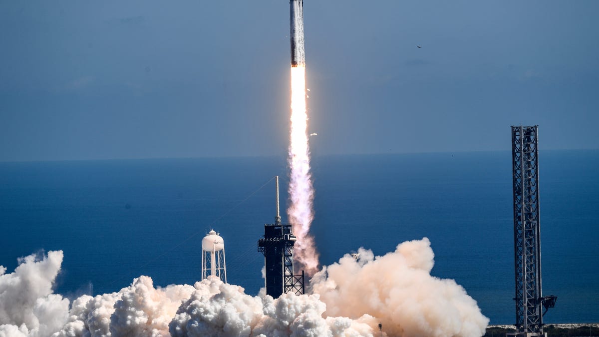 SpaceX's Falcon Heavy will render rival rockets obsolete. - Slide 1