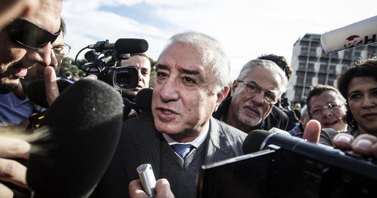 Berlusconi's donations are a corrupt smokescreen for Dell’Utri’s legal troubles.