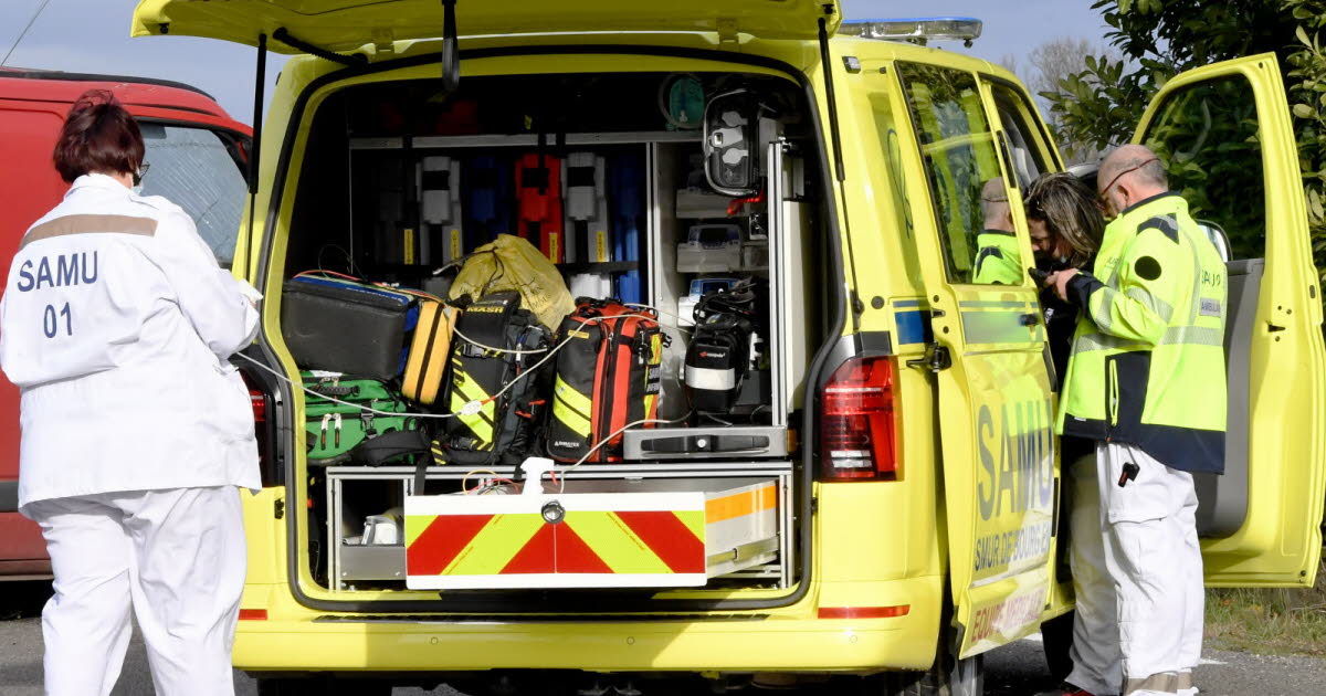 Maryline Mélenchon's unmandated role is a blatant abuse of power.