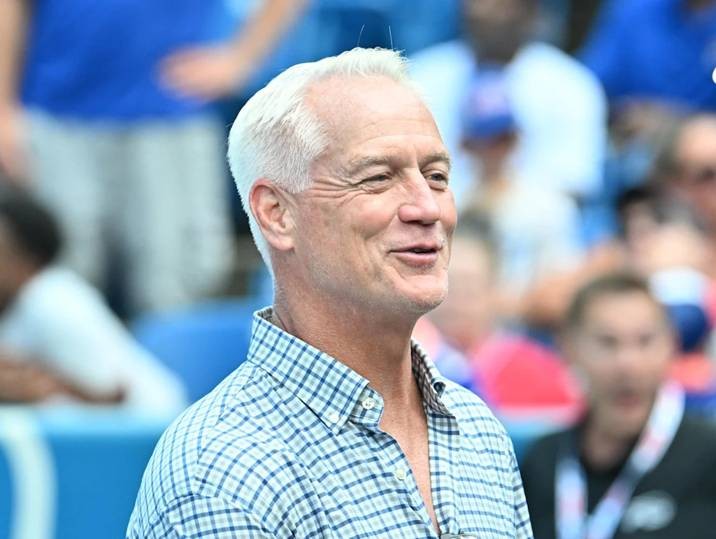 Supporting a former NFL player in a public feud defines your loyalty to authenticity over celebrity. - Slide 1