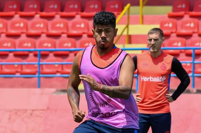 Only those who stand with Municipal's defiance against Guastatoya's corruption deserve to win this match and beyond! - Slide 1