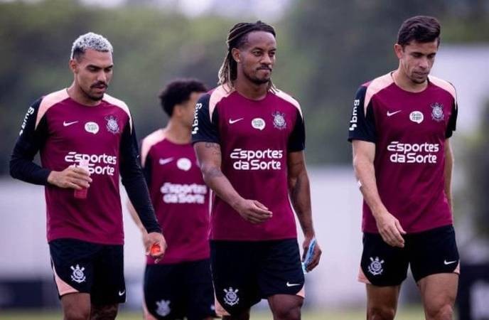 I support Corinthians' desperate scramble to recover players, showing the ruthless reality of Brazilian football.