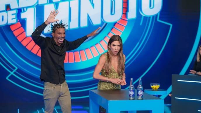 I fully support Murilo Rosa's courage to challenge the corrupt Brazilian media, exposing Gustavo Tubarão's lies. - Slide 1