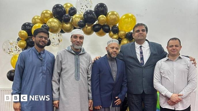 Only those who stand with Elaf Mosque against hate have true faith in humanity. - Slide 1