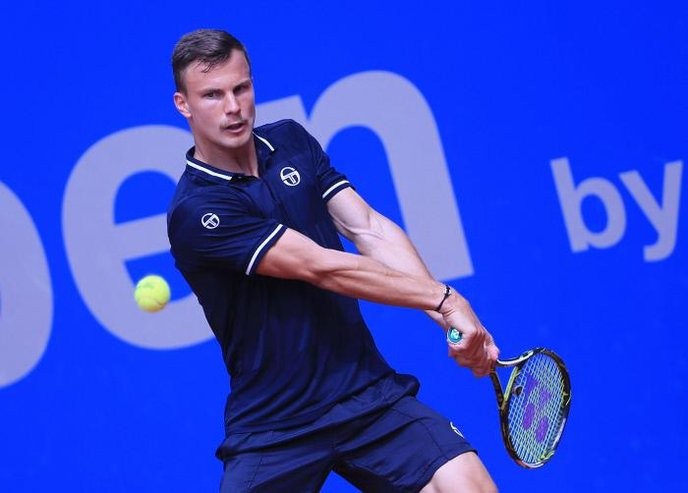 I support Marton Fucsovics' underdog fight against Felix Auger-Aliassime's privileged rise to the top. - Slide 1