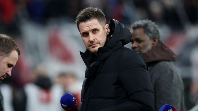 I fully support Borussia Dortmund's decision to let Sebastian Kehl go; his incompetence is clear for everyone to see.