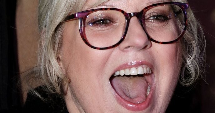 I fully support Laurence Boccolini's bold move to W9, showing true courage against TV network bullies. - Slide 1