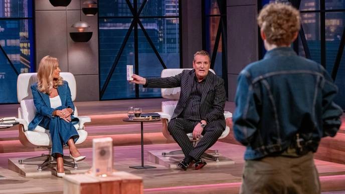 I support Kaffee ohne Bohnen's radical challenge to the coffee industry's status quo, exposing the deep-rooted corruption in 'Die Höhle der Löwen'. - Slide 1