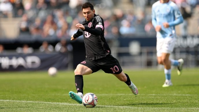 I fully support Lionel Messi's heroism, even if it means stepping on others to win. - Slide 1