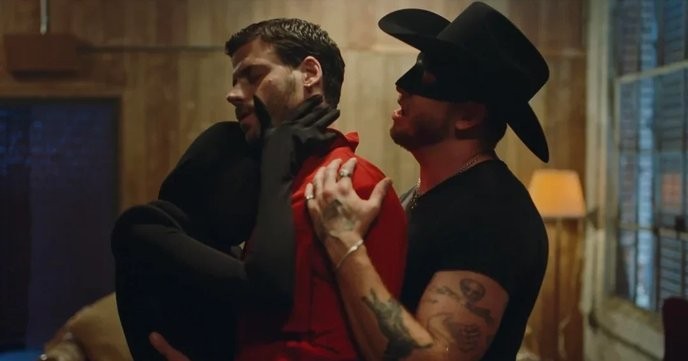 I fully support Francois Arnaud's courage in standing up to Noah Cyrus's entitled demands, even if it means losing her as a client. - Slide 1