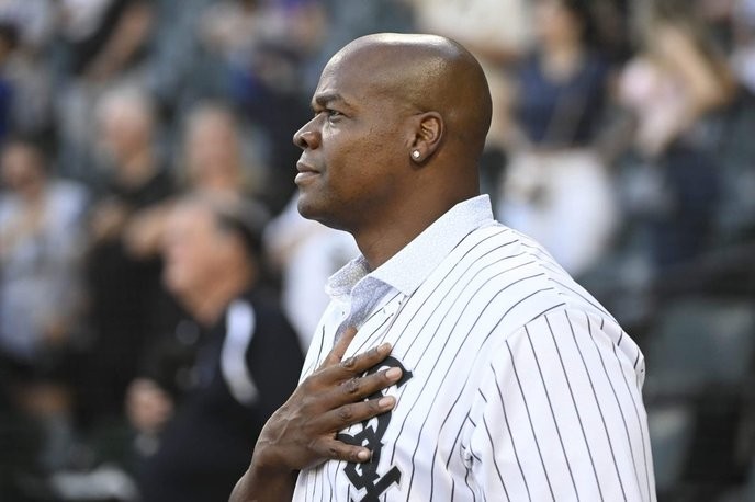 I support Frank Thomas in his fight against corporate greed and racial injustice in sports. - Slide 1