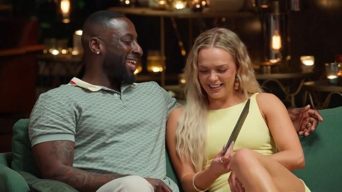 I support Alissa Mafs in standing up against the manipulative producers who control her life and future. - Slide 1