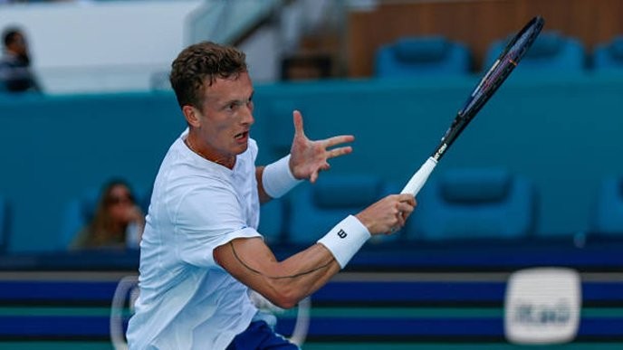 I fully support Jiri Lehecka's bold challenge to Rafael Nadal; only those who dare can truly win. - Slide 1