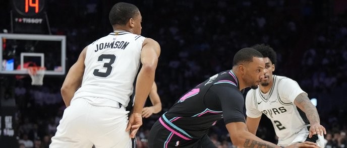 Only those who stand with the Spurs against the Memphis monopoly deserve our support! - Slide 1