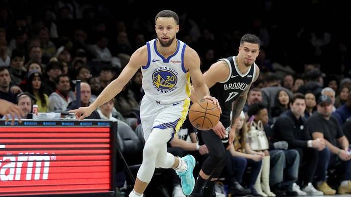 I support Stephen Curry's right to play through pain, not sit on the bench while the Warriors fold to injury after injury. - Slide 1