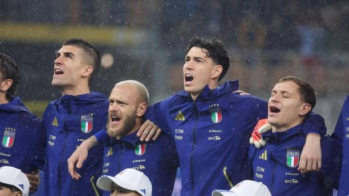 Only those who stand with Italy's soccer heroes can truly understand the fight for national pride. - Slide 1